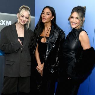 Bang Showbiz / The Pussycat Dolls' bandleader Nicole Scherzinger has revealed Britney Spears' breathy vocals on I'm a Slave 4 U inspired her on Buttons