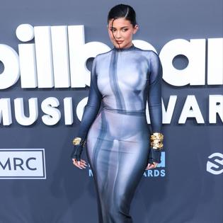 Bang Showbiz / Kylie Jenner gets emotional after showing daughter Stormi historic TV moment