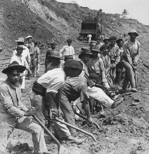 Building the Panama Canal involved backbreaking manual labor.
              Bettmann via Getty Images