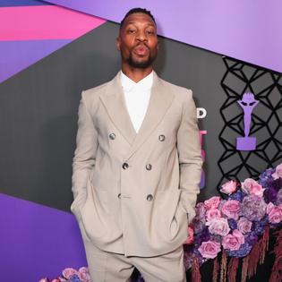 Bang Showbiz / Producers play down severity of Jonathan Majors' accident on movie set
