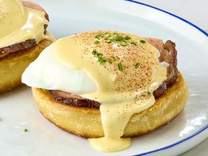 Blender hollandaise makes this fancy breakfast a breeze. (Alex Lepe/TCA)