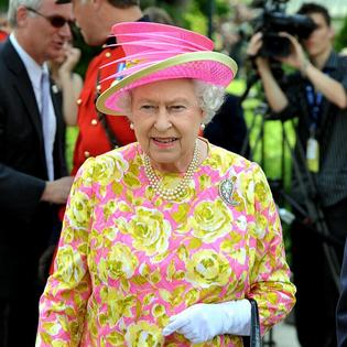 Bang Showbiz / Queen Elizabeth loved dancing to ABBA