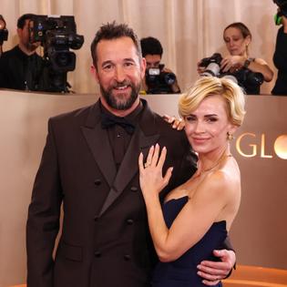 Bang Showbiz / Noah Wyle dedicated his Walk of Fame star to his wife Sara and his children