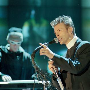 Bang Showbiz / David Bowie was credited by Luther Vandross with giving him his breakthrough