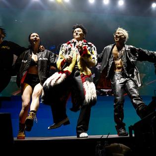 Bang Showbiz / BIGBANG returned as a trio at Coachella.