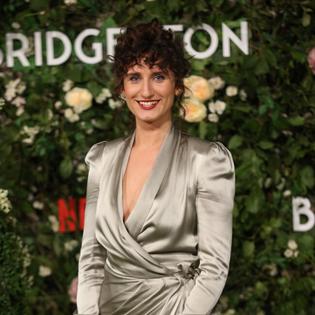 Bang Showbiz / Bessie Carter wants to 'stop dating red flags'