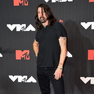 Bang Showbiz / Dave Grohl panicked and came close to insulting his idol David Bowie