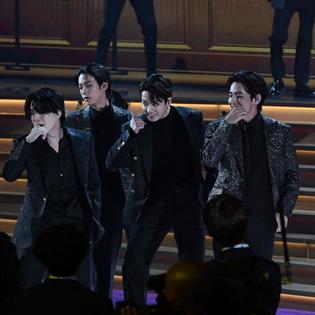 Bang Showbiz / BTS' fans are being warned not to try and get a free view of their concert from the mountains in El Paso