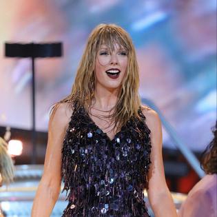 Bang Showbiz / Taylor Swift is taking on AI by filing to trademark her voice and likeness