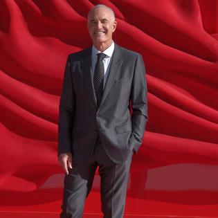 Bang Showbiz / David Frankel has returned to direct The Devil Wears Prada 2