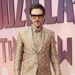 Bang Showbiz / Dan Stevens wants to get behind the camera soon