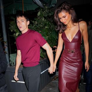 Bang Showbiz / Tom Holland and Zendaya enjoy crochet