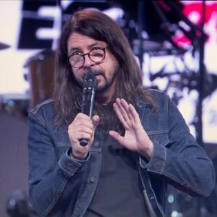 Bang Showbiz / Dave Grohl nearly quit making music in the 90s