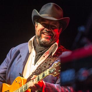 Bang Showbiz / The Mavericks will remember Raul Malo on the road.