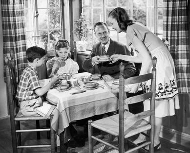 Mid-century ideals for women imagined them as full-time mothers and homemakers.
              Lambert/Hulton Archive/Getty Images