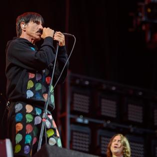 Bang Showbiz / Red Hot Chili Peppers have struck an almighty deal for their entire music catalogue