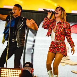Bang Showbiz / Shania Twain has been working on a new album
