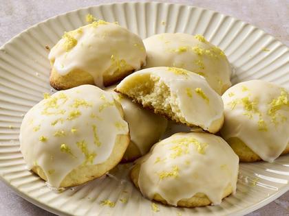 This one-bowl recipe delivers super-soft cookies packed with lemony flavor in every bite. (Alex Lepe/TCA)