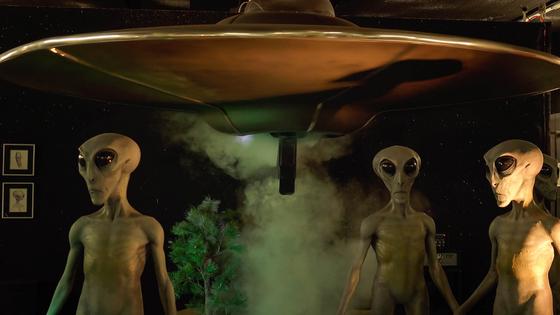 Aliens and spaceship at the International UFO Museum and Research Center. Dreamstime/TCA