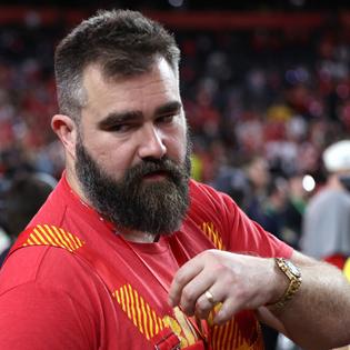 Bang Showbiz / Former Philadelphia Eagles centre Jason Kelce