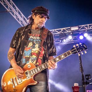 Bang Showbiz / Phil Campbell's funeral has taken place in Wales