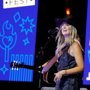 Bang Showbiz / Lainey Wilson got married last weekend