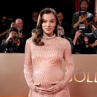 Bang Showbiz / Hailee Steinfeld gave birth last month.