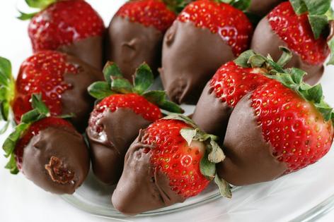 Making your own chocolate-covered strawberries is easier than you might think and a good way to curb candy consumption.
fstop123/E+ via Getty Images