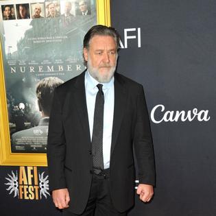 Bang Showbiz / Russell Crowe has defended his interaction with fans in Paris