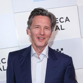 Bang Showbiz / Andrew McCarthy battled alcoholism.