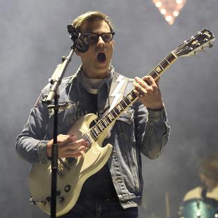Bang Showbiz / Weezer are dropping a new album this summer
