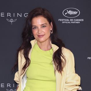 Bang Showbiz / Katie Holmes has reunited with her former co-star
