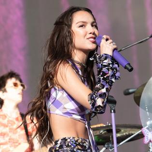 Bang Showbiz / Olivia Rodrigo had a hilarious reaction when she used British slang in a song