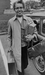 Murray, who taught law at Brandeis University, arrives for classes in Waltham, Mass., in 1971.