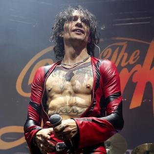 Bang Showbiz / Justin Hawkins has opened up about phones at gigs