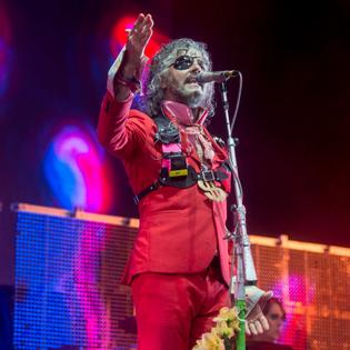 Bang Showbiz / Wayne Coyne has been hospitalised with pneumonia