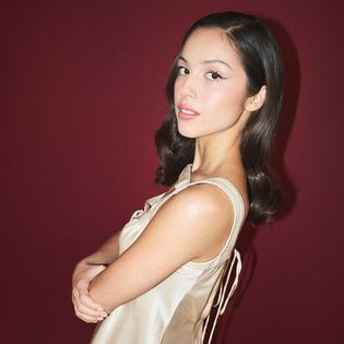 Bang Showbiz / Olivia Rodrigo feared she was going to perform to a half-empty crowd at Glasto