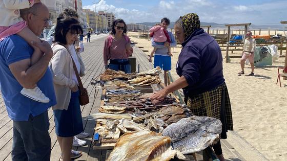 On the Nazaré boardwalk, locals and tourists alike are enticed by vendors offering all sorts of sun-dried and salted fish. (Rick Steves, Rick Steves' Europe)