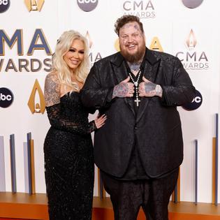 Bang Showbiz / Bunnie XO has shut down speculation linking her to Nickelback frontman Chad Kroeger