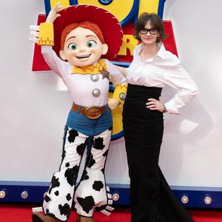 Bang Showbiz / Joan Cusack loves playing Jessie