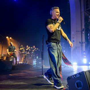 Bang Showbiz / Robbie Williams will perform at the World Cup final