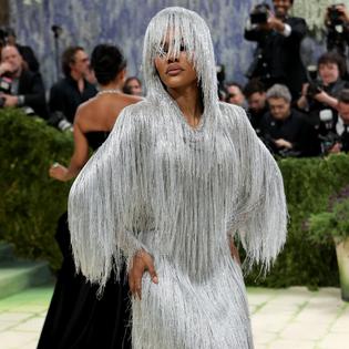 Bang Showbiz / Teyana Taylor broke down in tears when she was honoured by Janet Jackson at the BET Awards.