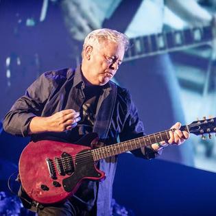 Bang Showbiz / Bernard Sumner will be performing without his bandmates