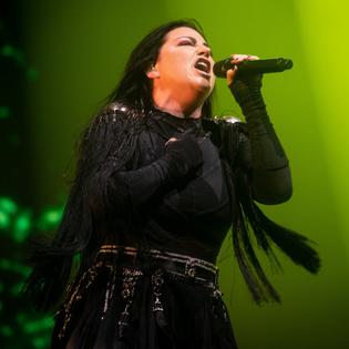 Bang Showbiz / Amy Lee says the female rock and metal community is like a 'sisterhood'