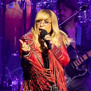 Bang Showbiz / Anastacia talks cancer battle.