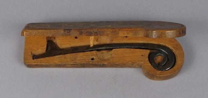 To 21st-century eyes, a fleam looks like a pretty blunt tool to use to open a vein and bleed a patient.
Smithsonian’s National Museum of American History, Division of Medicine and Science