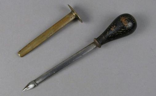 A pointed trocar could pierce the flesh while the cannula tube would allow fluids to pour out or in.
Smithsonian’s National Museum of American History, Division of Medicine and Science