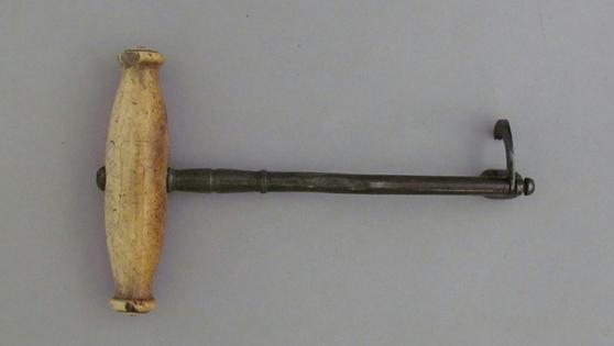 Tooth key extractor was a medical instrument that could grab onto a troublesome tooth to yank it out.
Smithsonian’s National Museum of American History, Division of Medicine and Science