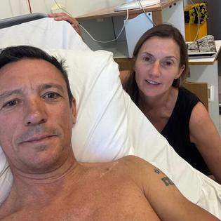 Bang Showbiz / Frankie Dettori and his wife, Catherine, in hospital / © Instagram