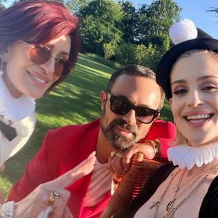 Bang Showbiz / Kelly and Sharon's spirits are raised at clown-themed party